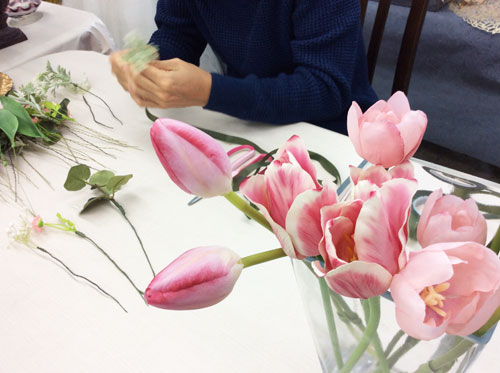 二人でつくるチューリップの手作りブーケ ウェディングブーケ倶楽部 大阪 手作りブーケレッスン専門店
