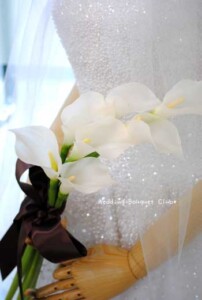 【造花/シルクフラワー】 SKB093:カラーのアームブーケ 白のカラーのアームブーケ