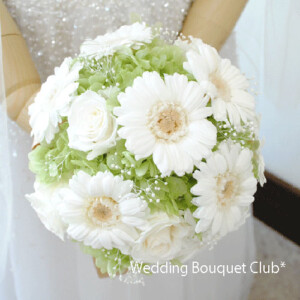 p2030-2 白ガーベラとアジサイのラウンドブーケ