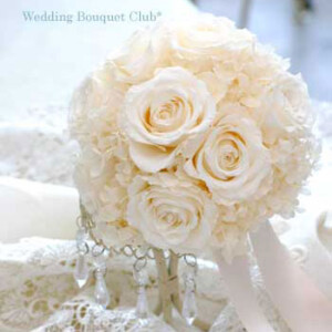 白のバラとアジサイのラウンドブーケ プリザーブドフラワーの白ラウンドブーケ