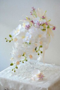 生徒様作品アンスリウムと胡蝶蘭のキャスケードブーケ